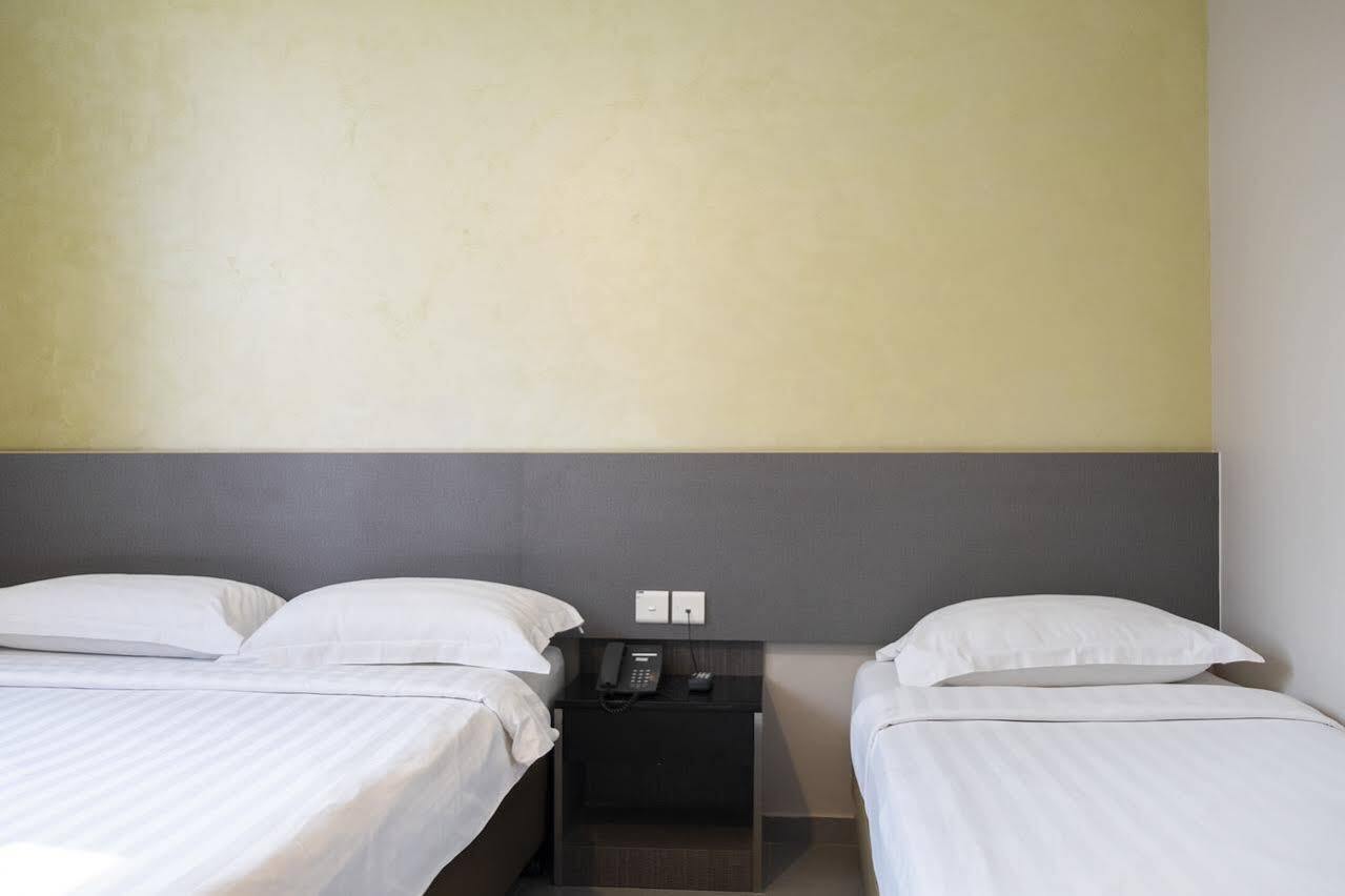 Ibis Budget Singapore Sapphire Екстериор снимка