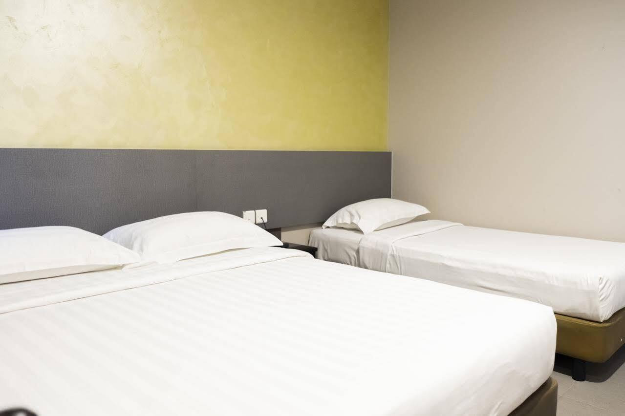 Ibis Budget Singapore Sapphire Екстериор снимка